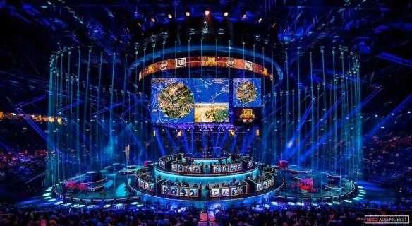 足球市场的 足球市场的